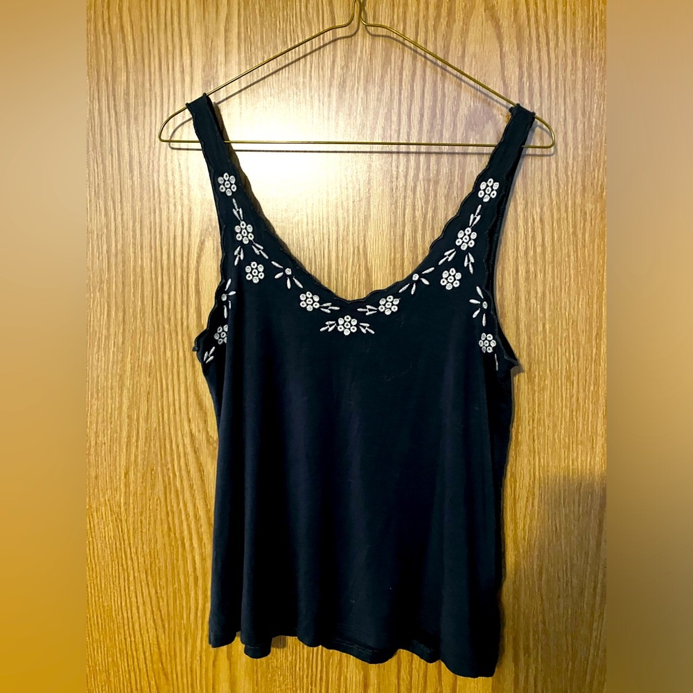 🕊️AEO Flowy embroidered tank